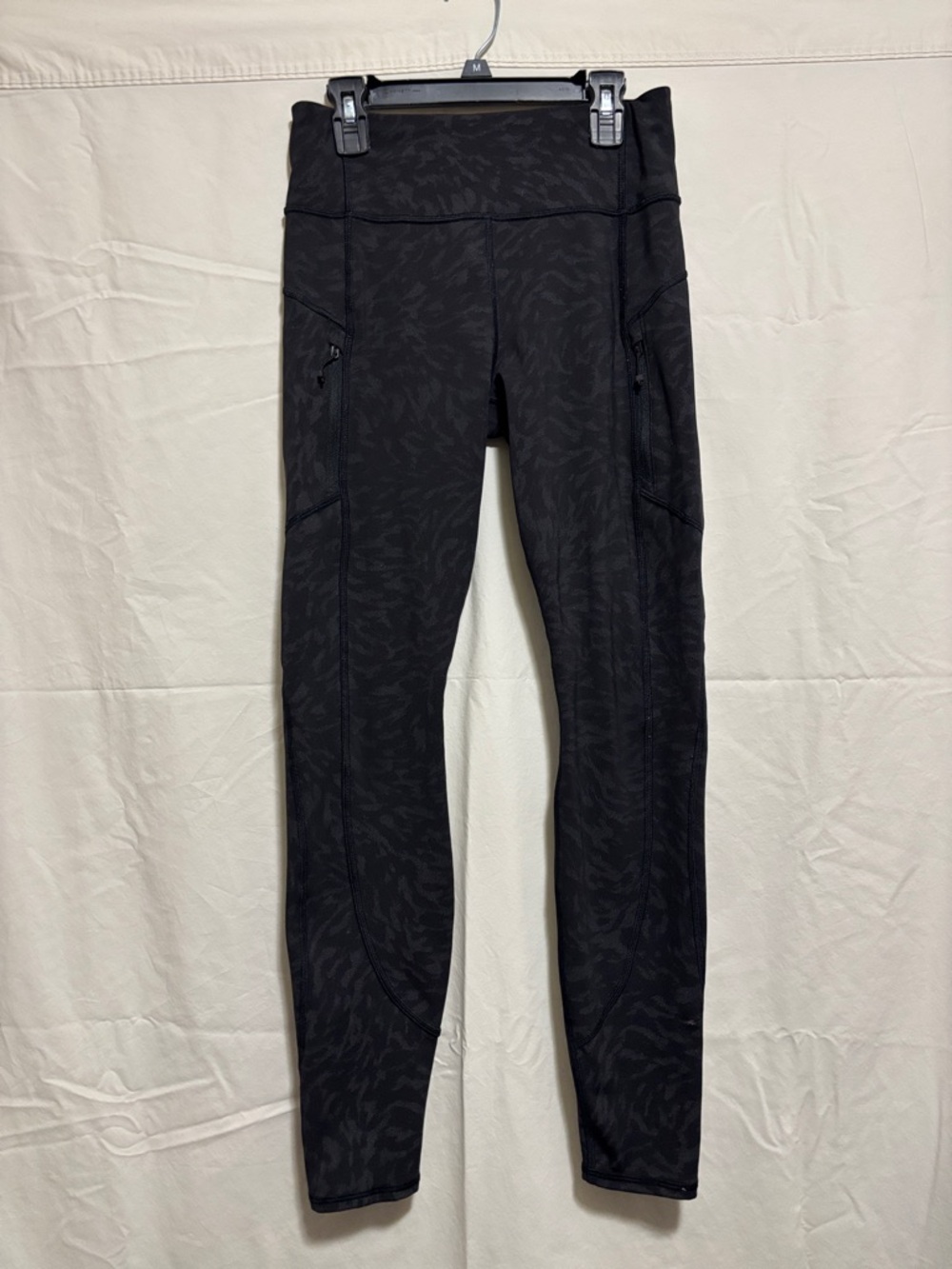 Athleta Reflective Black Patterned Leggings Side Zipper Pockets Size Small